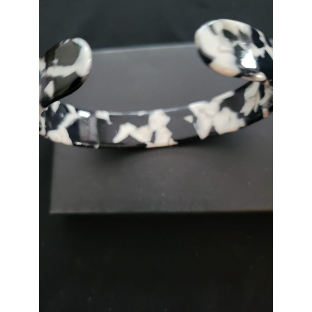 Black And white Marbled or Geometric Bracelett and Hoop Earring Set - Picture 3 of 6